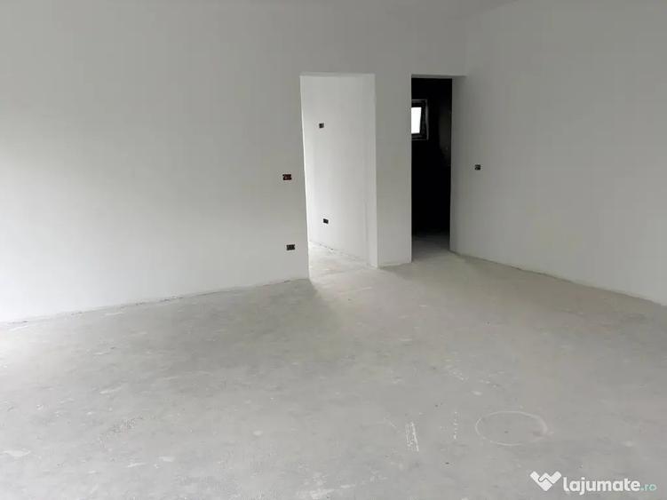 Apartament cu 3 camere semidecomandat în Griviței