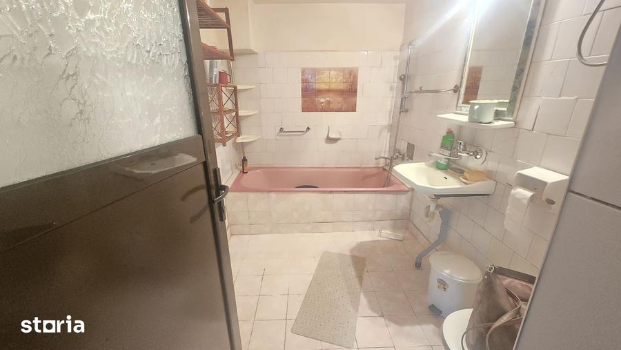 Casă cu 4 camere cu Teren 856 Mp în Central