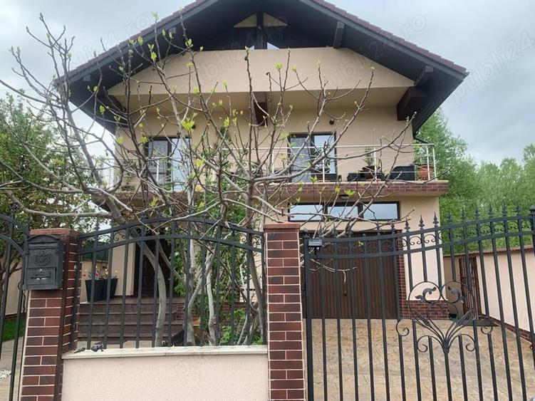 Casă cu 5 camere în Central