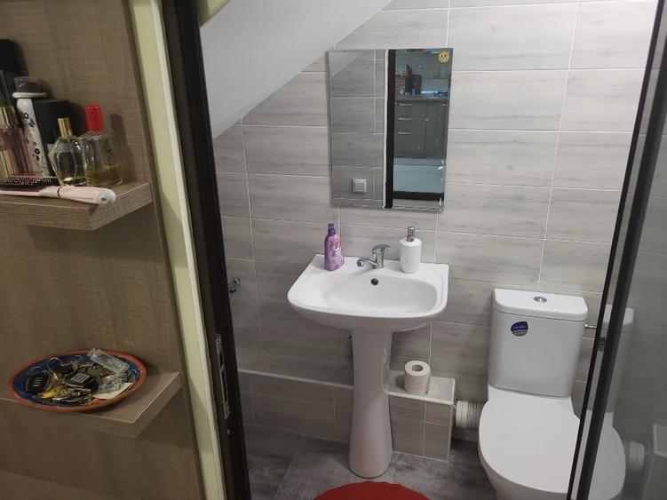 Casă cu 3 camere cu Canalizare în Central
