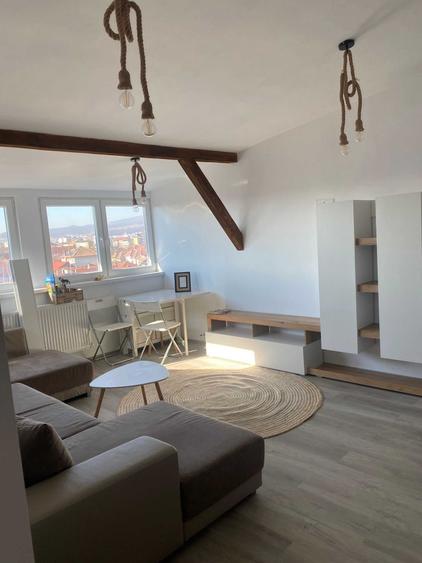 Apartament cu 2 camere semidecomandat în Tolstoi