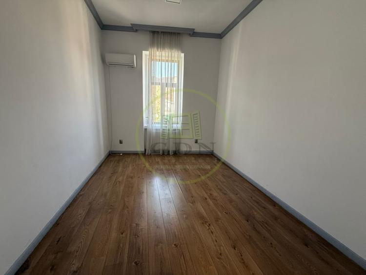 Spațiu comercial, de 242.44000244141 mp, în Ultracentral