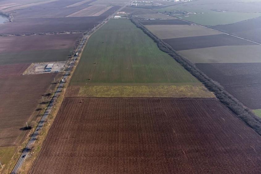 Teren de 40400 mp, în Sud