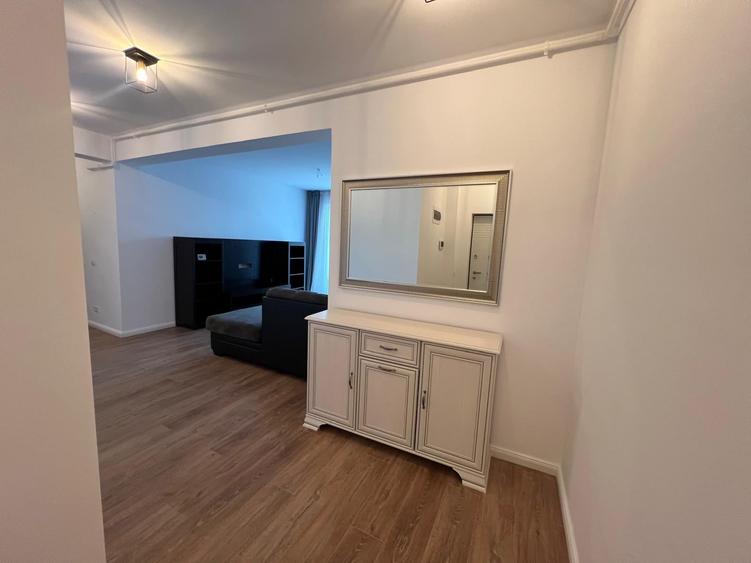 Apartament cu 2 camere semidecomandat în Băneasa
