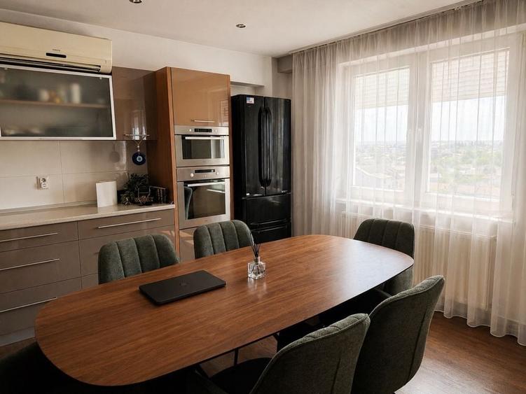 Apartament cu 3 camere semidecomandat în Central