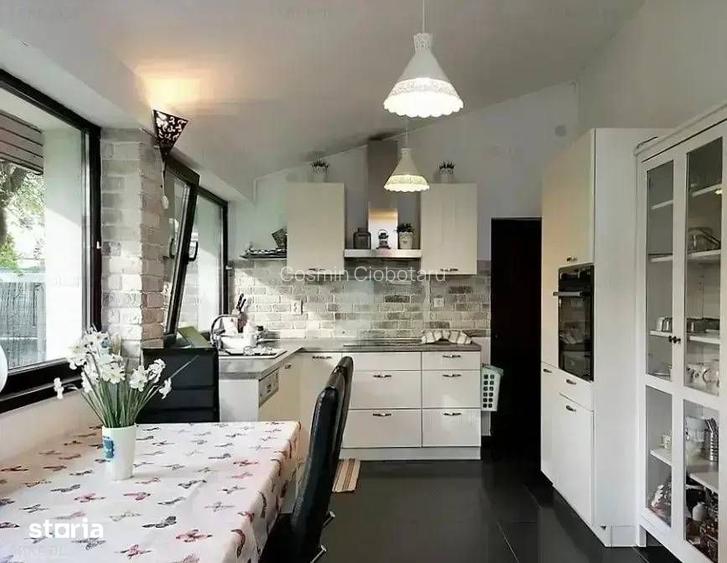 Vila luminoasa cu 5 camere, curte 512 mp, Mogo?oaia