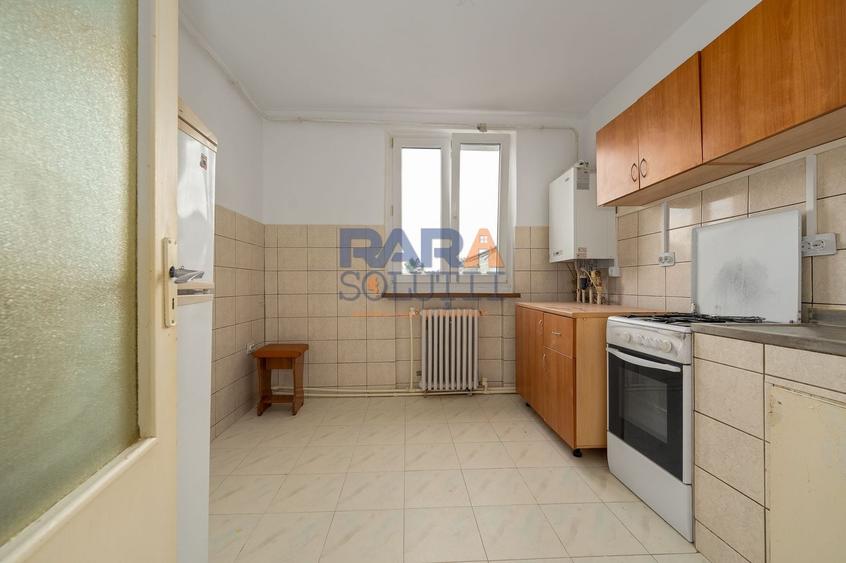 Apartament cu 3 camere decomandat, mobilat în Est