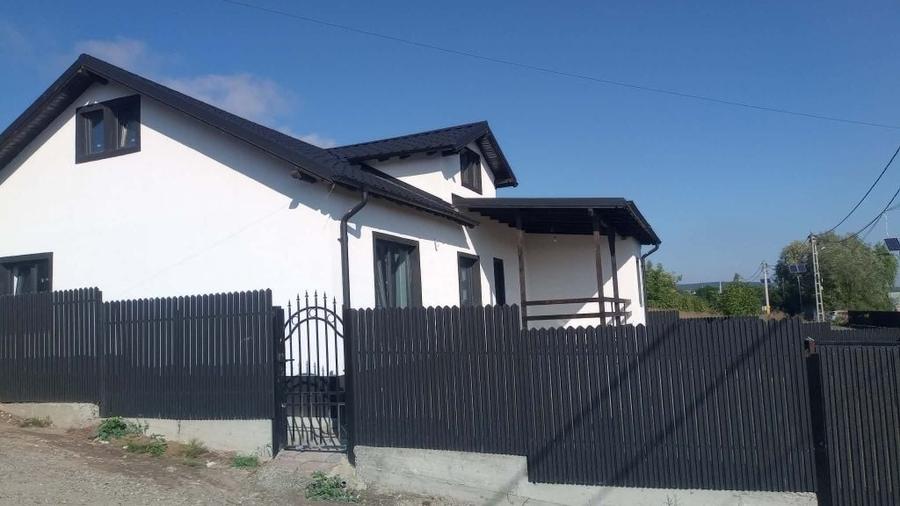 Casă cu 4 camere în Mărgineni