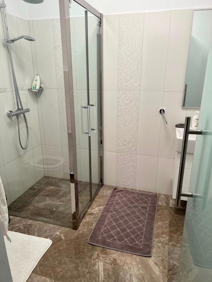 Apartament cu 5 camere decomandat în Kiseleff