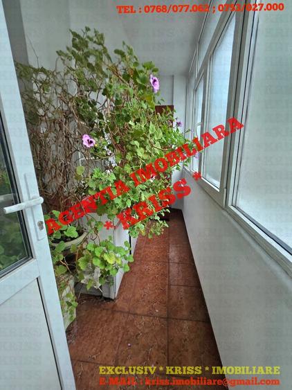 Apartament cu 4 camere decomandat în Negru Vodă