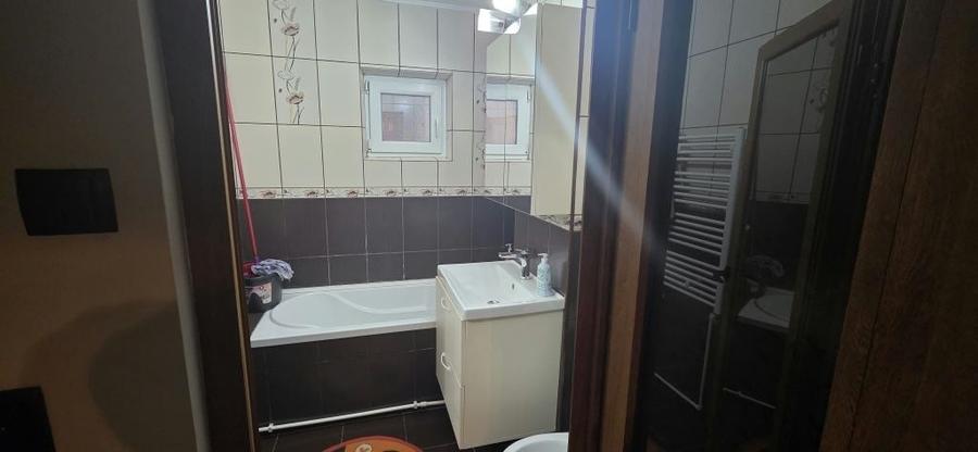 Apartament cu 3 camere decomandat în Micro 17
