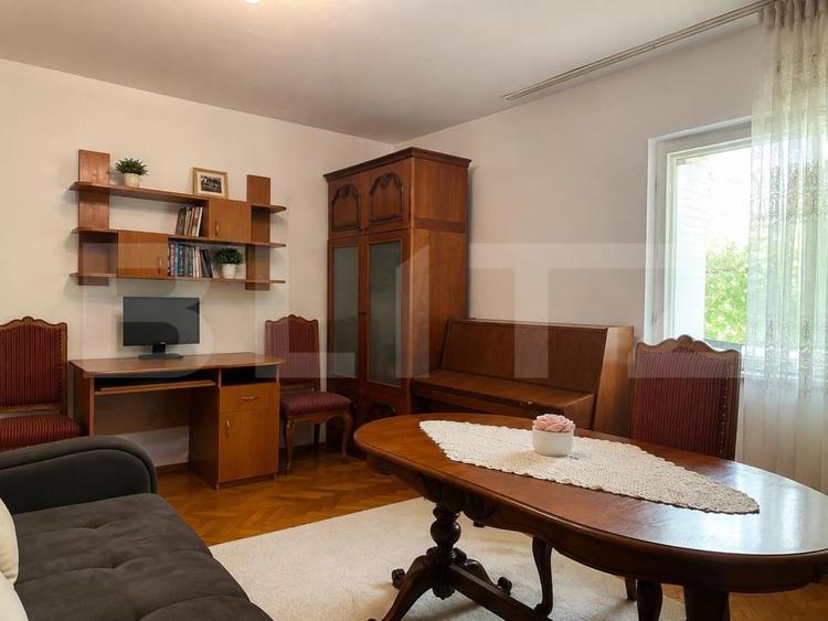 Apartament cu 3 camere decomandat, mobilat în Liliacului