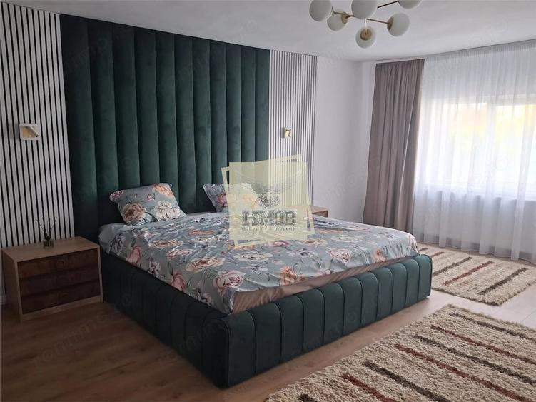 Casă cu 7 camere cu Teren 810 Mp în Central