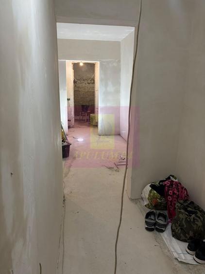 Apartament cu 3 camere semidecomandat în Lacul Tei