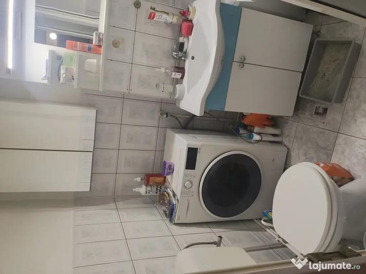 Apartament cu 4 camere decomandat în Central