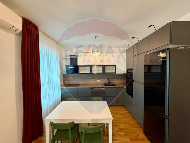Apartament cu 3 camere decomandat în Domenii