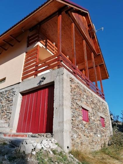 Casă individuală cu 5 camere cu Canalizare în Rânca