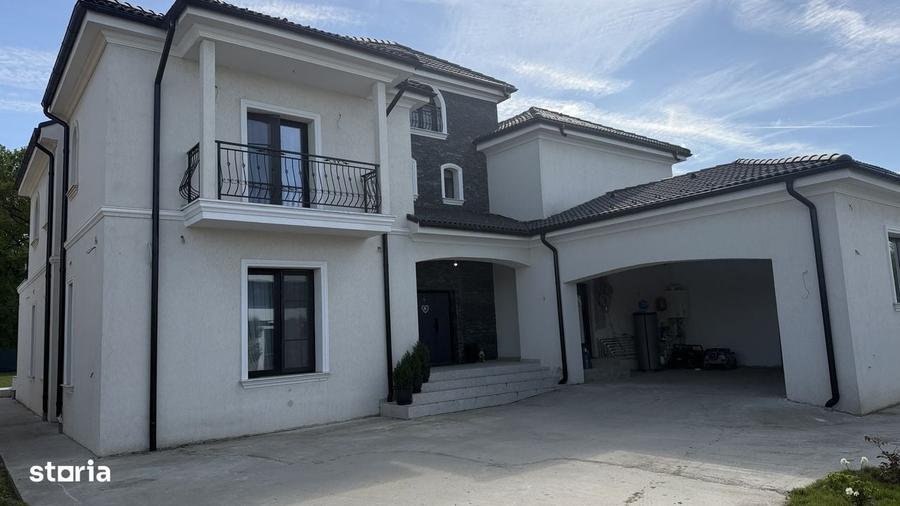 Casă cu 4 camere în Tunari