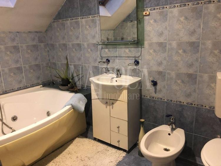 Casă individuală cu 8 camere cu Canalizare în Central