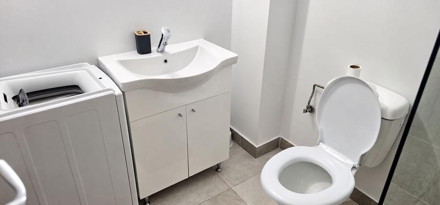 Apartament cu 3 camere decomandat, mobilat în Central