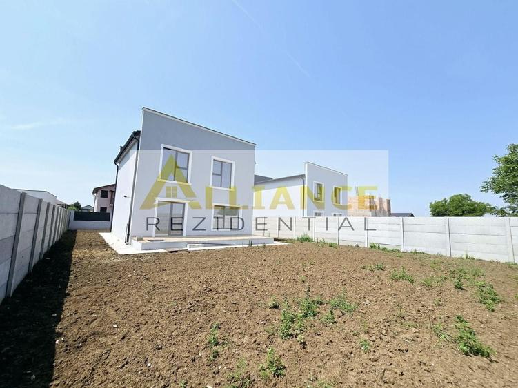 Casă individuală cu 5 camere cu Canalizare în Berceni