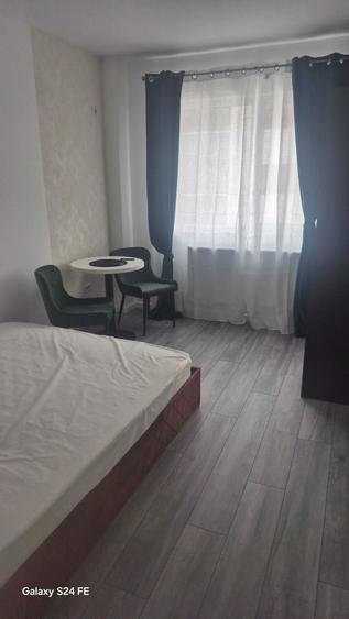 Garsonieră decomandată în Central