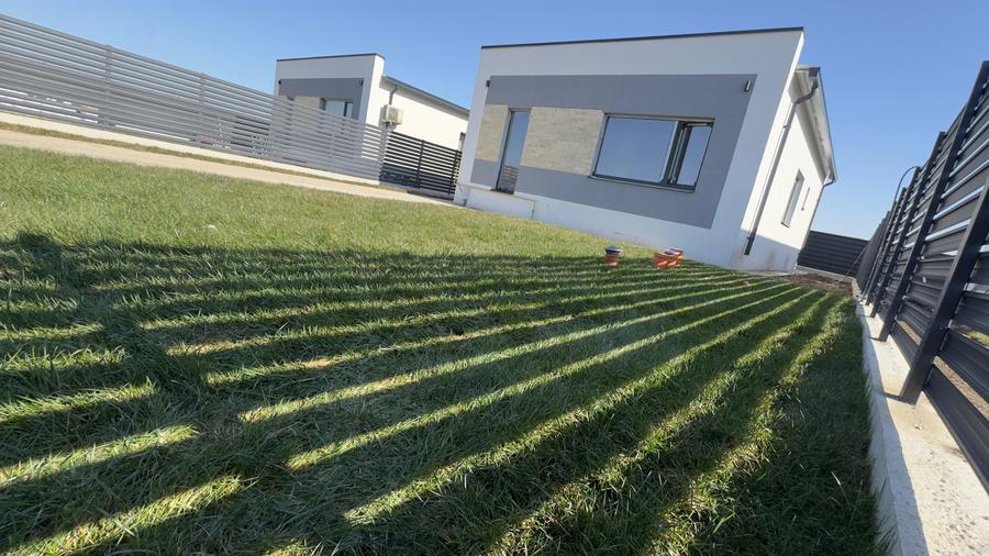 Casă individuală cu 3 camere cu Canalizare în Clinceni
