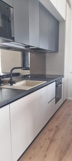 Apartament cu 3 camere semidecomandat în Tunari