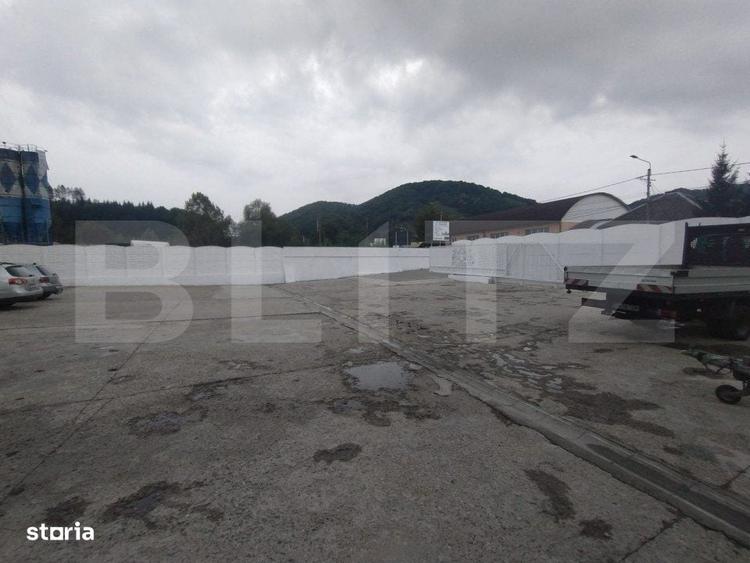 Spațiu comercial, de 1,000 mp, în Poderei