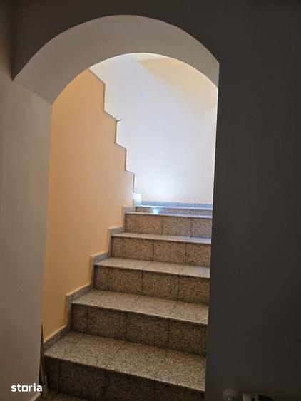 Casă cu 8 camere cu Teren 220 Mp în Mureșel