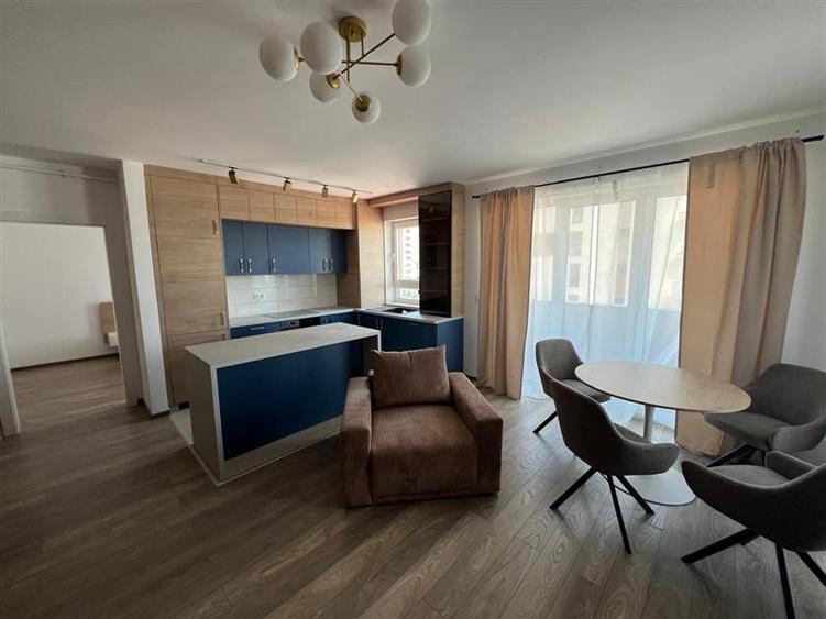 Apartament cu 3 camere decomandat în Libertății