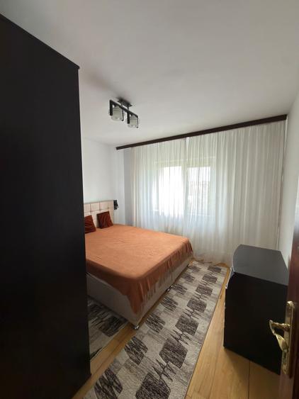 Apartament cu 2 camere decomandat în Girocului