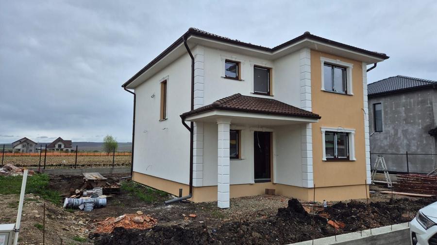 Casă individuală cu 5 camere cu Canalizare în Șura Mică