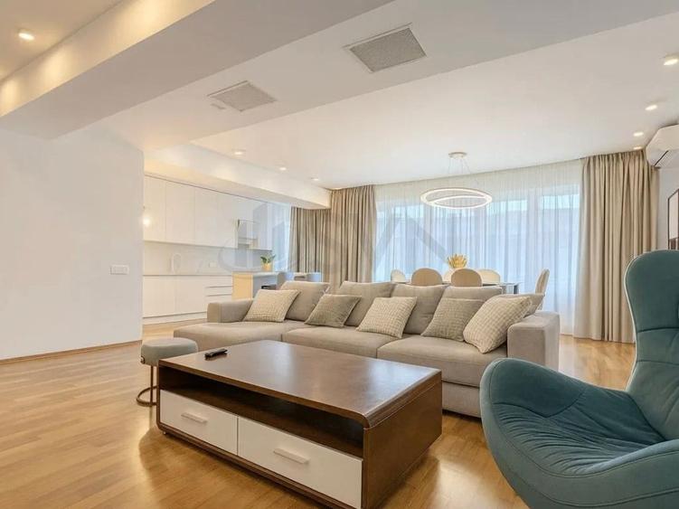 Apartament cu 3 camere semidecomandat în Pipera