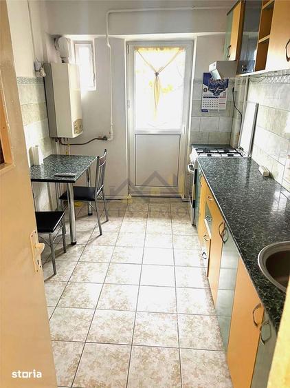 Apartament cu 3 camere semidecomandat, mobilat în Micro 3