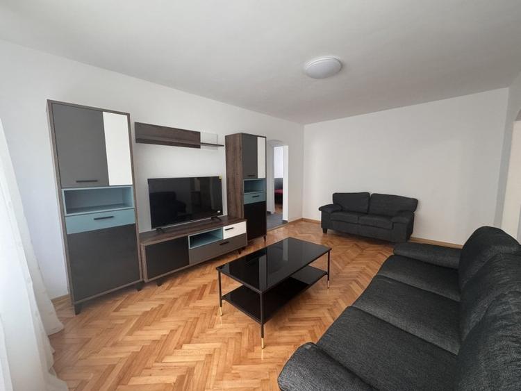 Apartament cu 3 camere semidecomandat, mobilat în Sălăjan