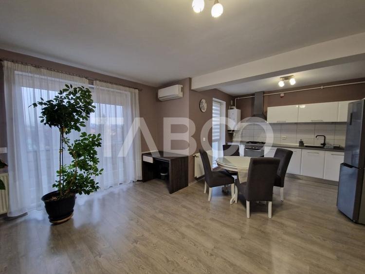 Apartament cu 3 camere decomandat, mobilat în Turnișor