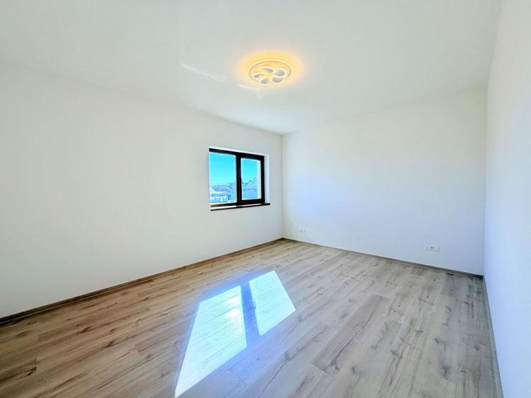 Duplex cu 5 camere cu Canalizare în Dumbrăvița