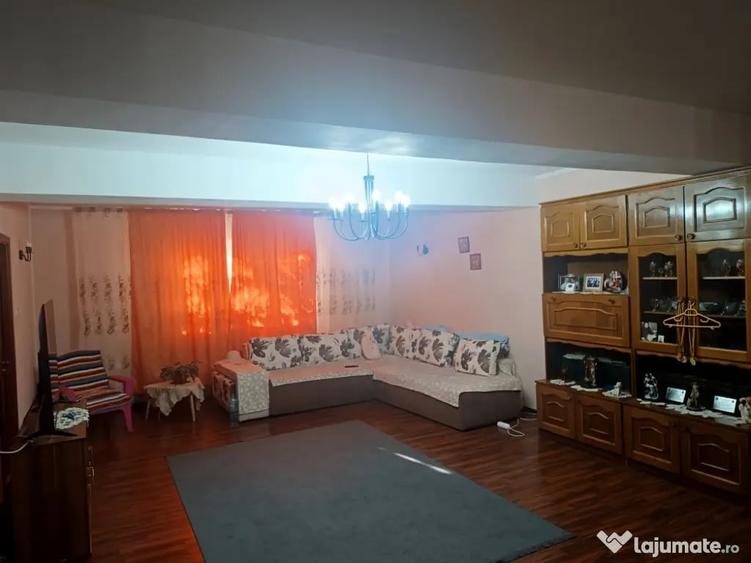 Casă cu 4 camere în Valu lui Traian