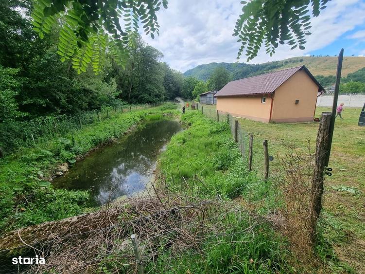 Casă cu 2 camere în Hobița