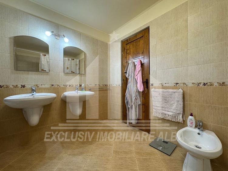 Casă individuală cu 4 camere cu Canalizare în Sud