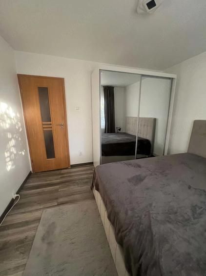 Apartament cu 3 camere decomandat în Lipovei