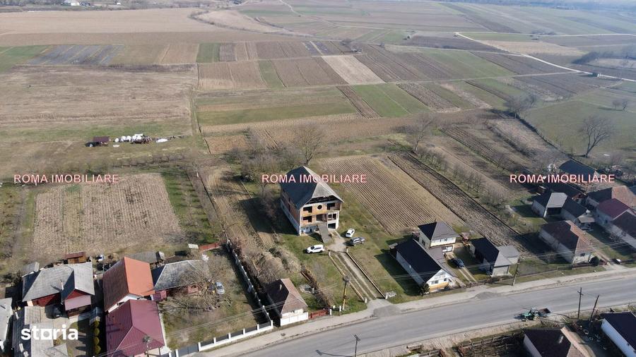 Casă cu 10 camere cu Teren 2300 Mp în Sălsig