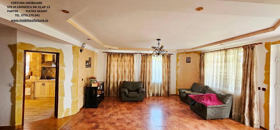 Casă cu 5 camere cu Garaj în 1 Mai