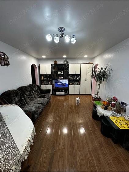 Apartament cu 3 camere semidecomandat în Central