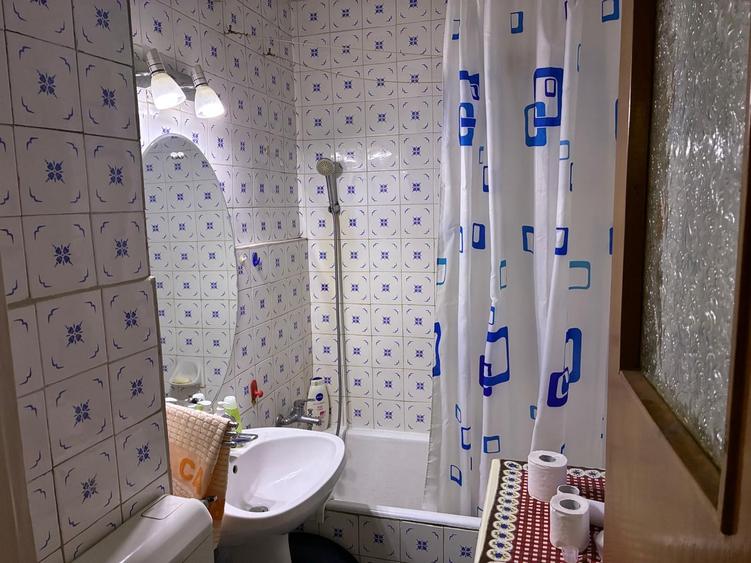 Apartament cu 3 camere semidecomandat în Drumul Taberei