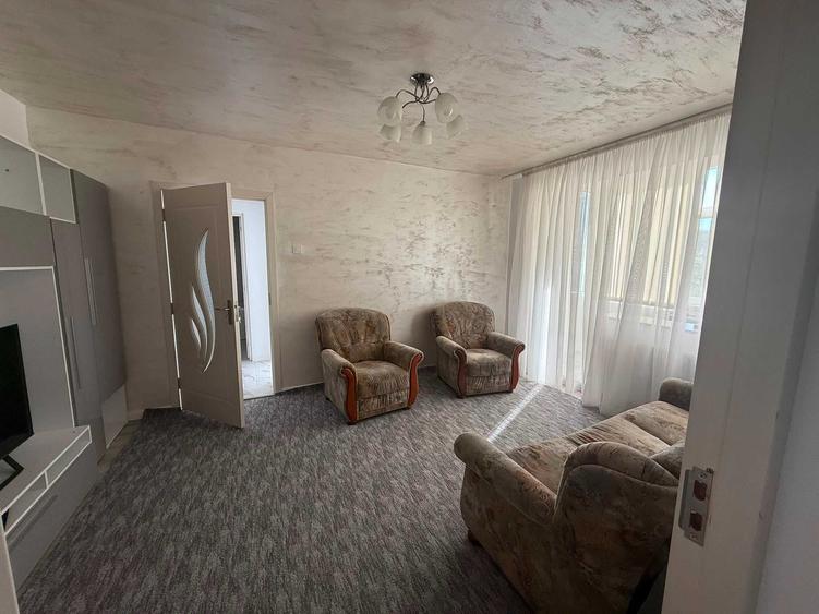 Inchiriez apartament 2 camere zona Podul Ros - 3