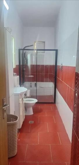 Casă individuală cu 6 camere cu Canalizare în Aradului