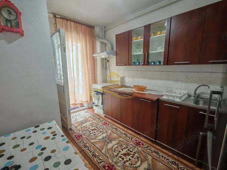 Apartament cu 3 camere decomandat, mobilat în Alexandru cel Bun