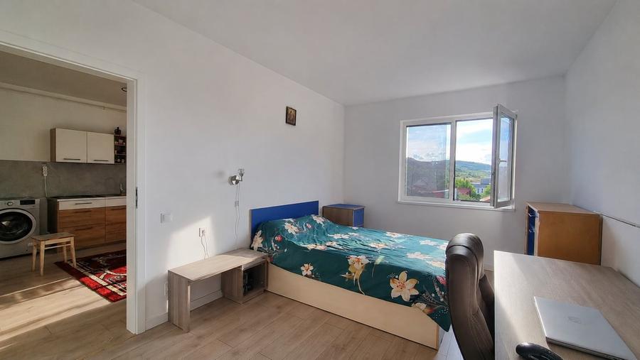 Apartament cu 2 camere semidecomandat, mobilat în Florești